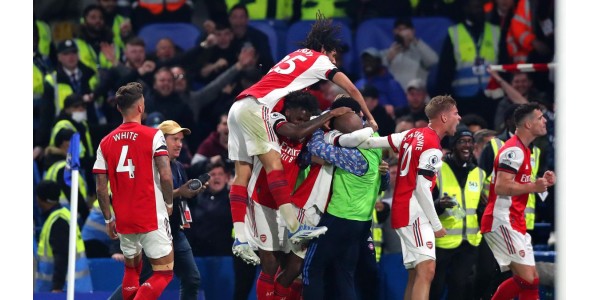 Arsenal unterliegt an der Spitze, Chelsea ist der Verlierer