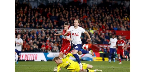 Die Explosion des Super Dark Horse eliminierte Manchester United und Tottenham