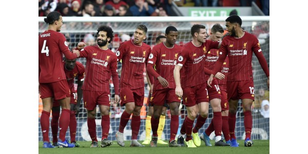 Liverpool ist das erste Team, das 2000 die Top-Ligen der Premier League gewinnt