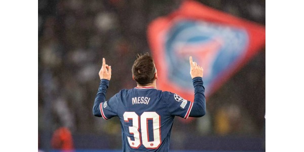 Mbappé wurde von Messi besiegt und ergriff die Initiative, um auf einen Elfmeter zu verzichten