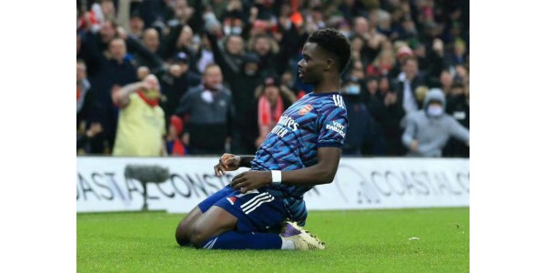 Saka hat zweimal getroffen, um Arsenal zum Sieg zu verhelfen